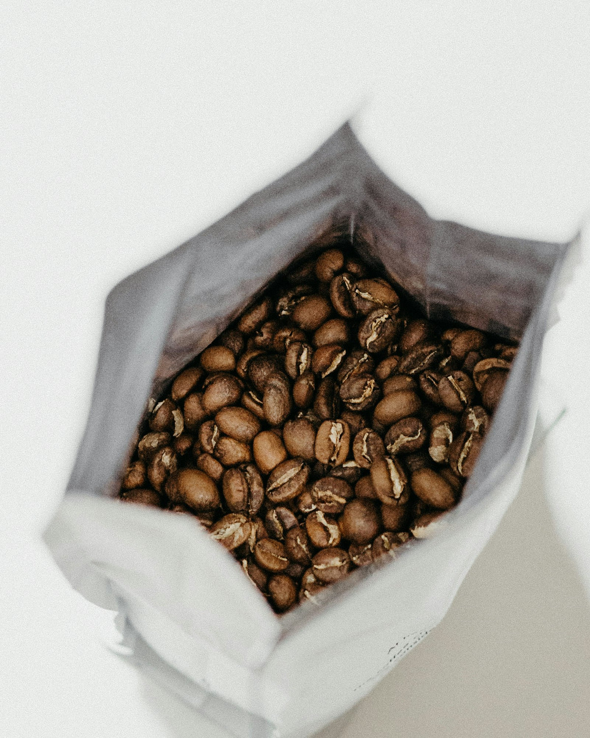 Café en grains fraîchement torréfié