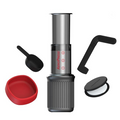 AeroPress Go — cafetière de voyage avec mug